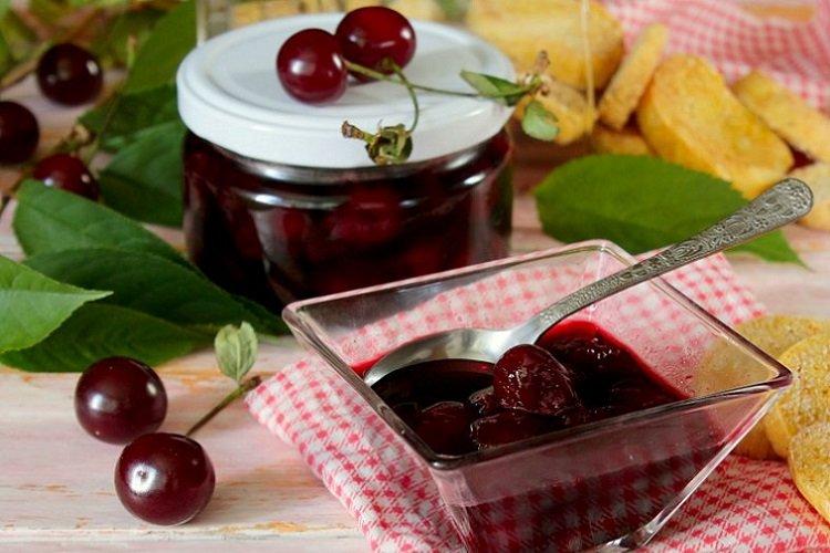 12 20 простих рецептів вишні у власному соку на зиму