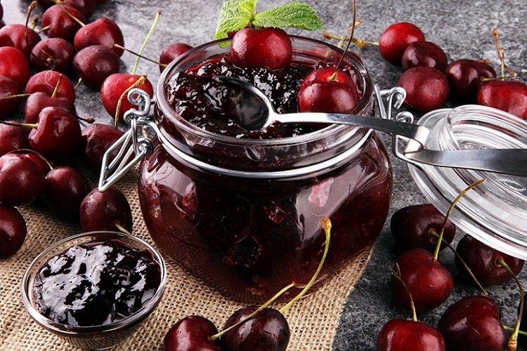 17 20 простих рецептів вишні у власному соку на зиму