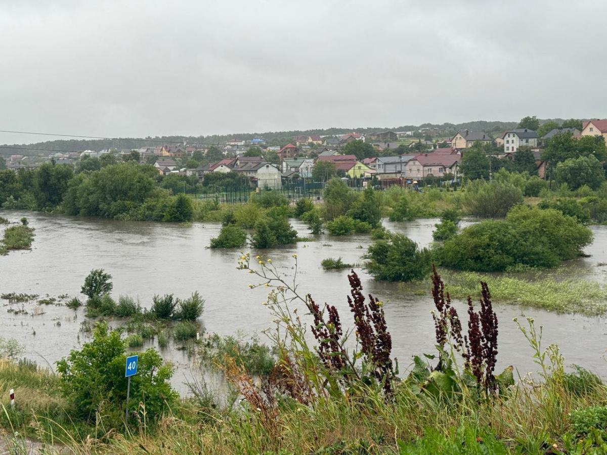 У Львові підтоплення загрожують трьом районам міста / фото Андрій Садовий У Львові підтоплення загрожують трьом районам міста / фото Андрій Садовий
